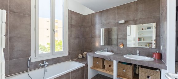 4 bedrooms House in Marseille, France No. 351282 6