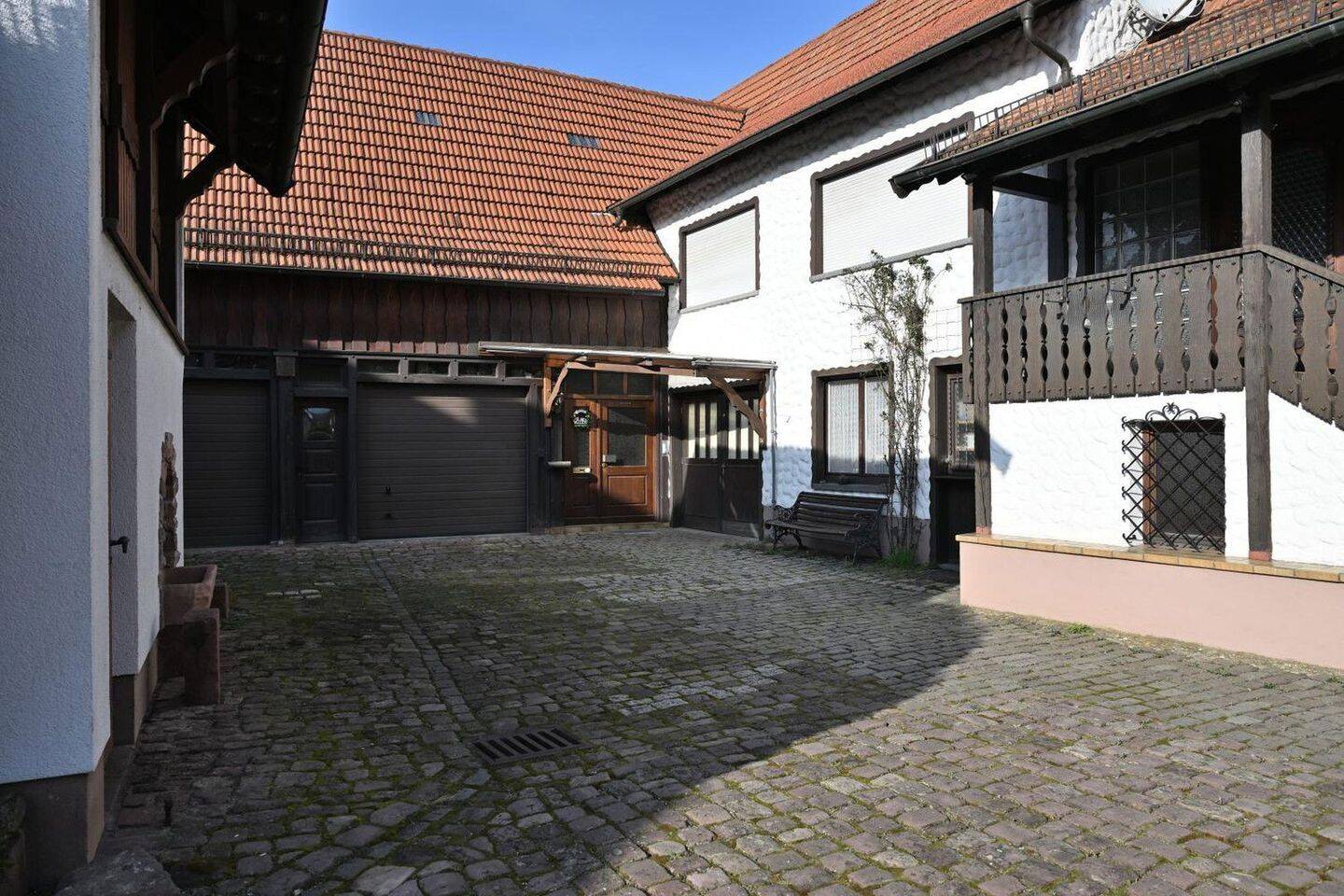 Здание с 8 комнатами в Карлсруэ, Германия № 218039