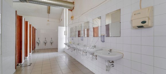 Propriété commerciale à Gafanha da Nazare, Portugal 100m² No. 92834 5