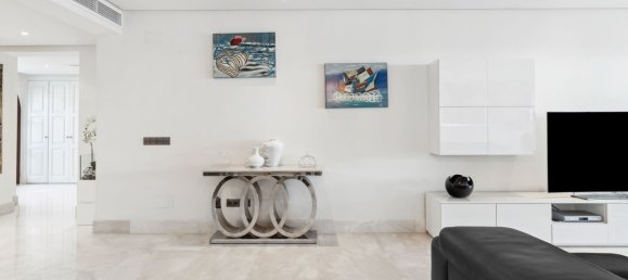 3 bedrooms Penthouse in Estepona, Spain No. 137927 7