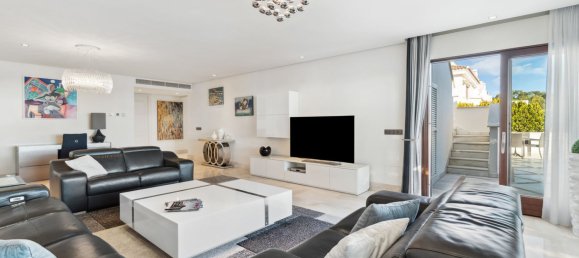 3 bedrooms Penthouse in Estepona, Spain No. 137927 9