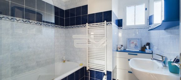 5 bedrooms House in Fismes, France No. 241068 14