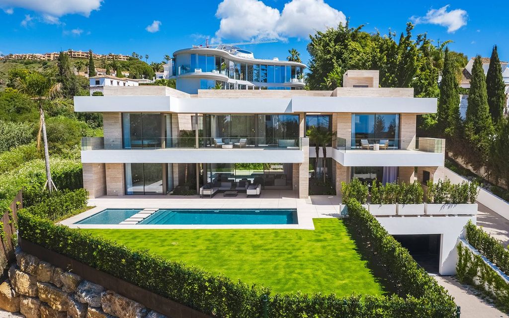 5 bedrooms Villa in Marbella, Spain No. 174283