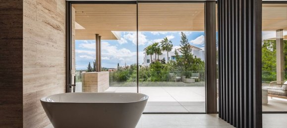 5 bedrooms Villa in Marbella, Spain No. 174283 10