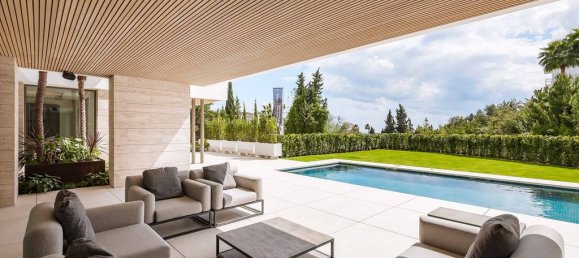 5 bedrooms Villa in Marbella, Spain No. 174283 2