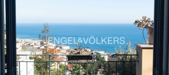 16 rooms Villa in Albissola Marina, Italy No. 132089 12