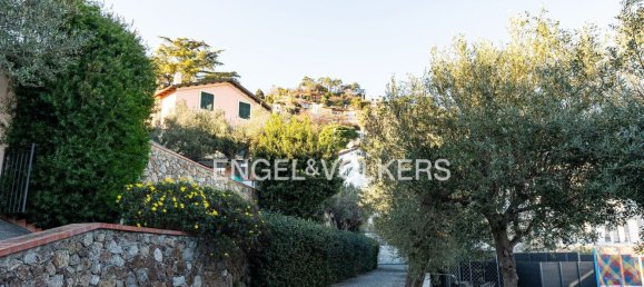 16 rooms Villa in Albissola Marina, Italy No. 132089 8