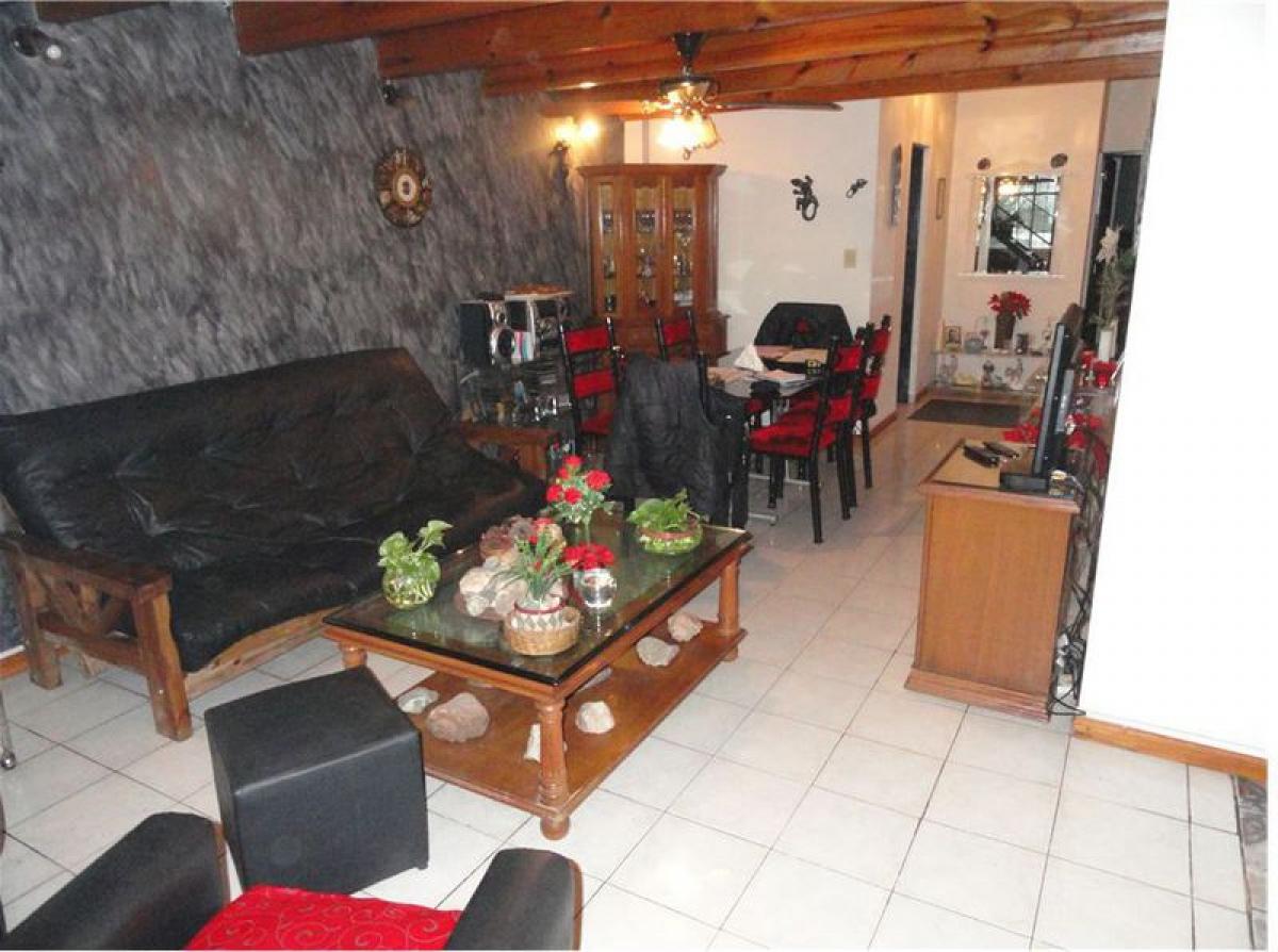 3 bedrooms Apartment in Lanus, Argentina No. 11145