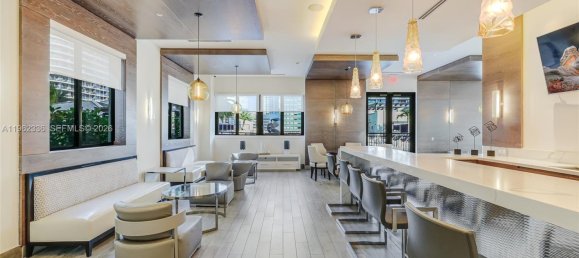 2 Schlafzimmer Gewerbliche Immobilien in Miami, USA, Nr. 615668 2