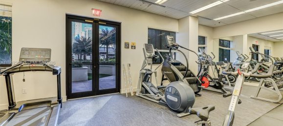 2 Schlafzimmer Gewerbliche Immobilien in Miami, USA, Nr. 615668 4