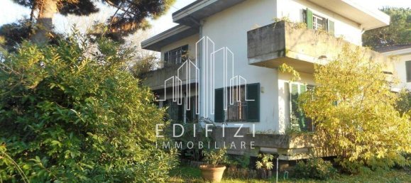 3 bedrooms Villa in Massa, Italy No. 49404 25