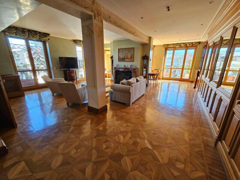 Квартира с 5 спальнями в Милан, Италия № 241266