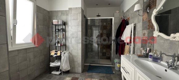 5 rooms Apartment in Taranto, Italy No. 2251 11