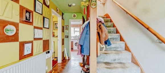 3 bedrooms House in Crawley, United Kingdom No. 6259 8