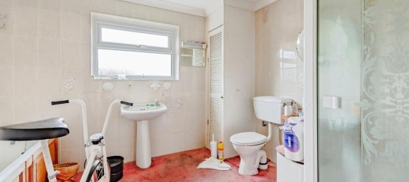 3 bedrooms House in Crawley, United Kingdom No. 6259 13