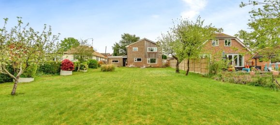 3 bedrooms House in Crawley, United Kingdom No. 6259 16