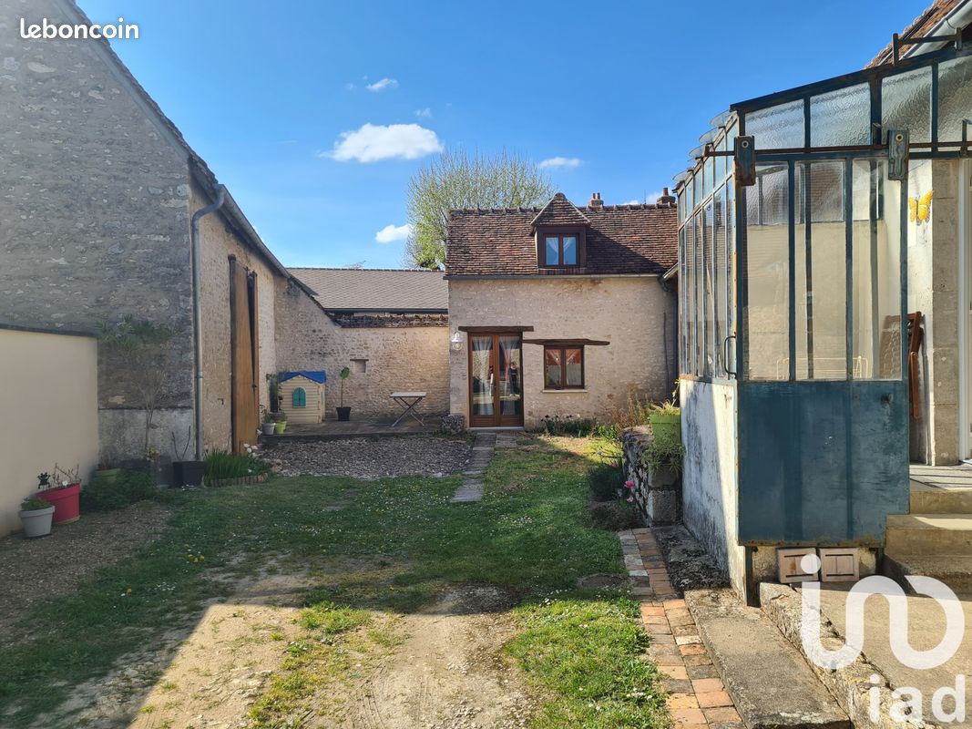 Дом с 3 спальнями в Живрен, Франция № 210950