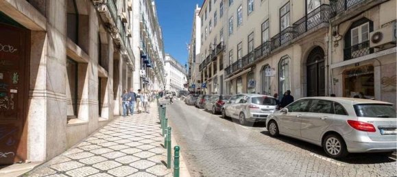 155m² Commercial property in Lisbon, Portugal No. 77262 3