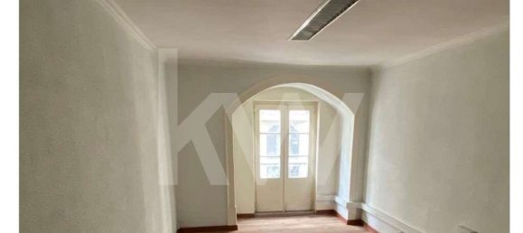 155m² Commercial property in Lisbon, Portugal No. 77262 16