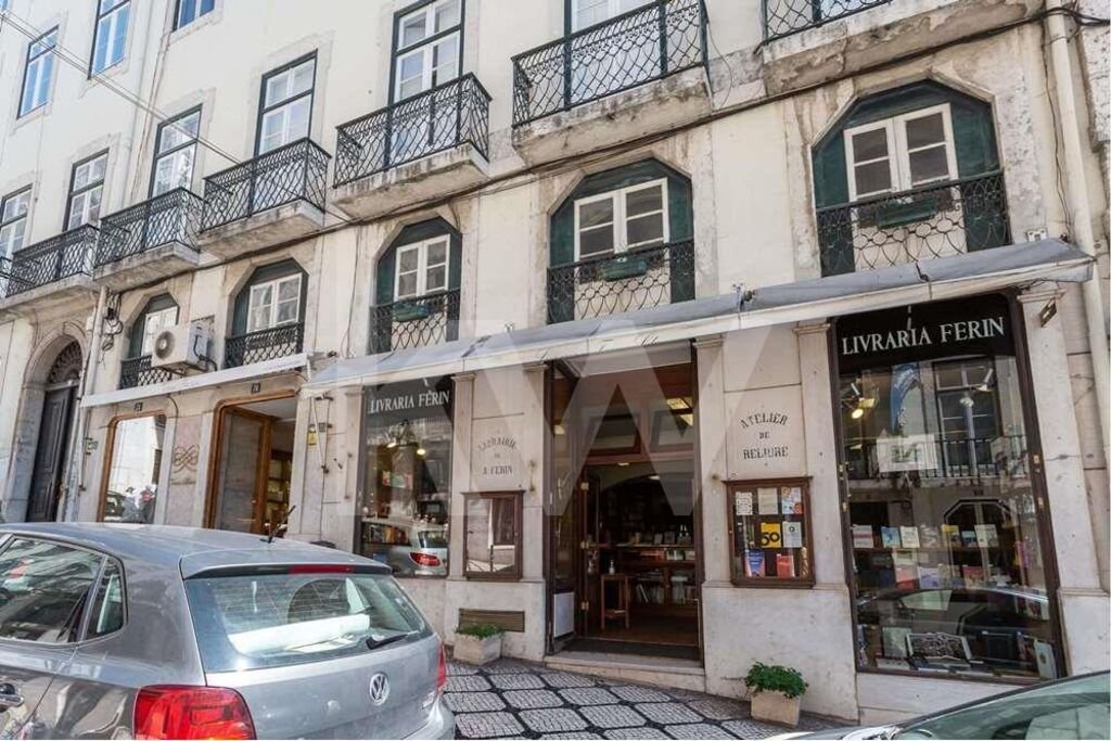155m² Commercial property in Lisbon, Portugal No. 77262