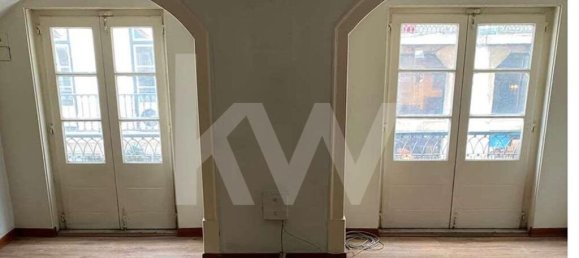 155m² Commercial property in Lisbon, Portugal No. 77262 10