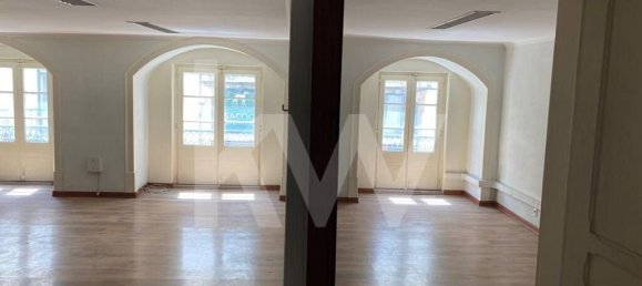 155m² Commercial property in Lisbon, Portugal No. 77262 5