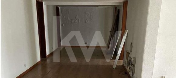 155m² Commercial property in Lisbon, Portugal No. 77262 20