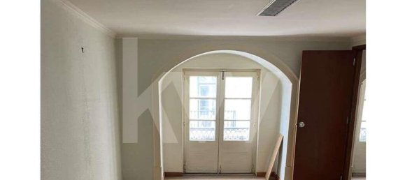 155m² Commercial property in Lisbon, Portugal No. 77262 15