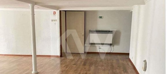 155m² Commercial property in Lisbon, Portugal No. 77262 21