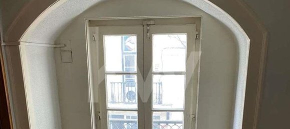 155m² Commercial property in Lisbon, Portugal No. 77262 8