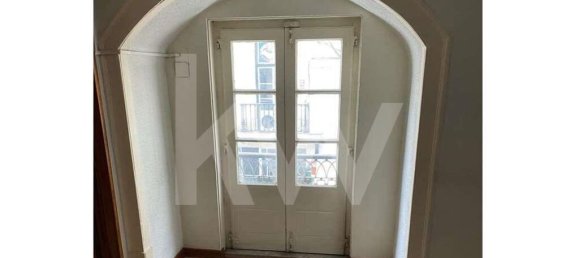 155m² Commercial property in Lisbon, Portugal No. 77262 14