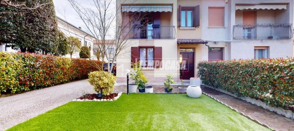 Casa de 4 habitaciónes en San Martino in Rio, Italy No. 36349 2