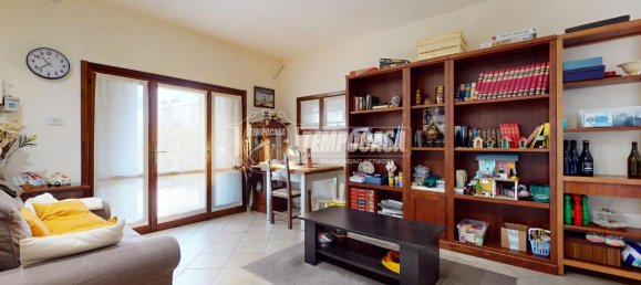 Casa de 4 habitaciónes en San Martino in Rio, Italy No. 36349 16