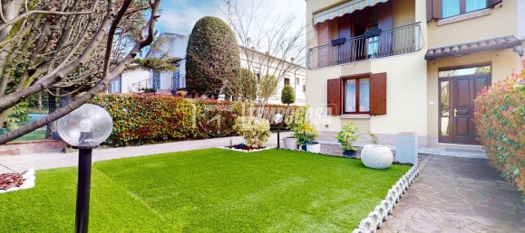 Casa de 4 habitaciónes en San Martino in Rio, Italy No. 36349 35