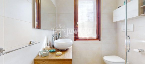 Casa de 4 habitaciónes en San Martino in Rio, Italy No. 36349 24