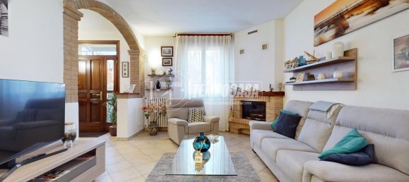 Casa de 4 habitaciónes en San Martino in Rio, Italy No. 36349 7