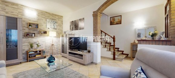 Casa de 4 habitaciónes en San Martino in Rio, Italy No. 36349 9