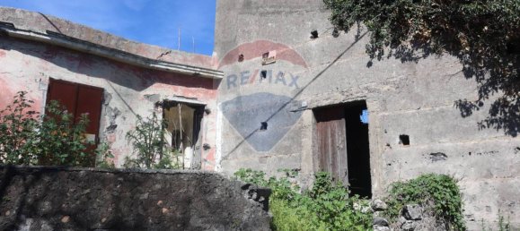 3 bedrooms House in Santa Venerina, Italy No. 320245 2