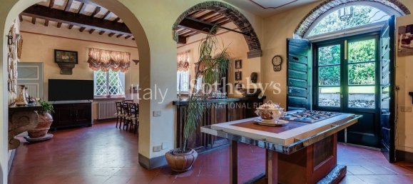 25 rooms Villa in Lucca, Italy No. 298265 16