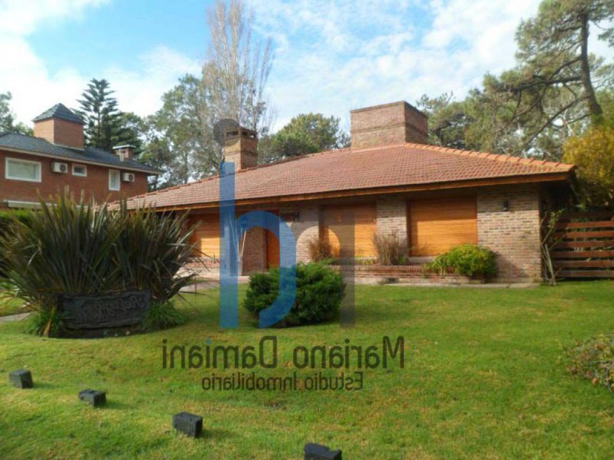 3 bedrooms House in Mar del Plata, Argentina No. 73062