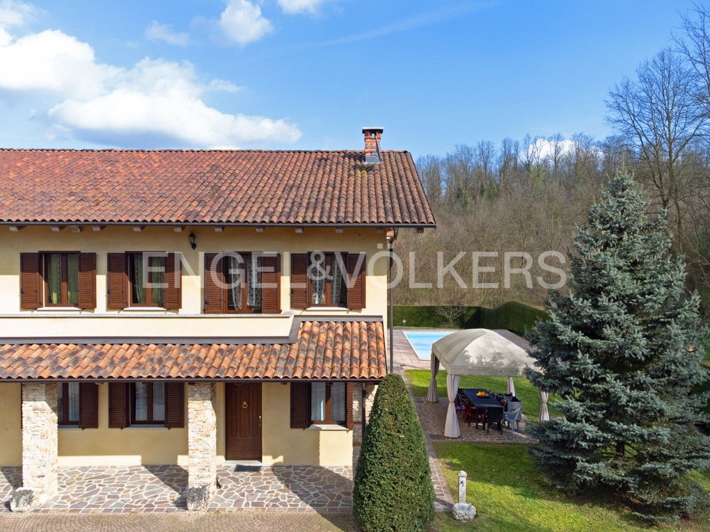 Casa de 5 dormitorios en Ferrere, Italy No. 62514