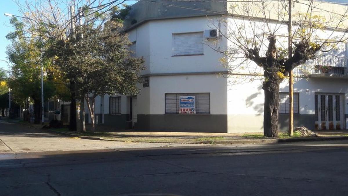 2 bedrooms House in Tres de Febrero, Argentina No. 17374