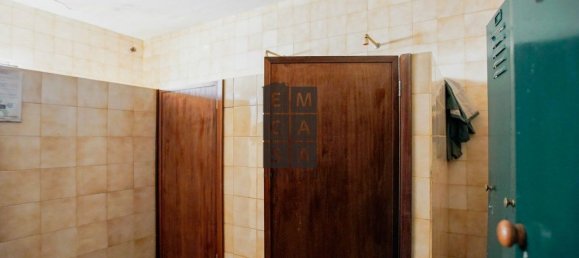 911m² Commercial property in Lourosa, Portugal No. 81495 33