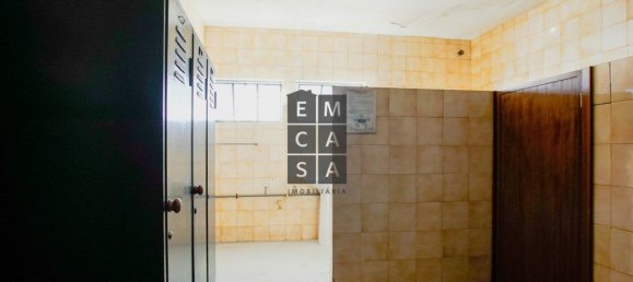 911m² Commercial property in Lourosa, Portugal No. 81495 31