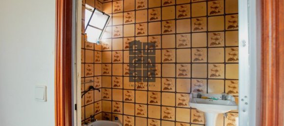 911m² Commercial property in Lourosa, Portugal No. 81495 28