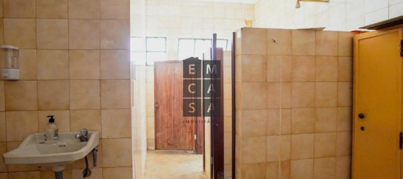 911m² Commercial property in Lourosa, Portugal No. 81495 32