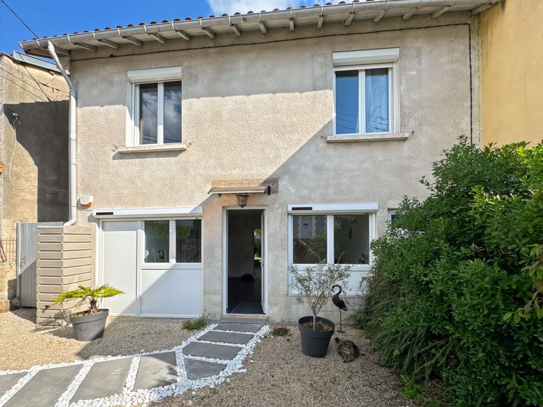 Casa de 4 dormitorios en Perigueux, France No. 305472