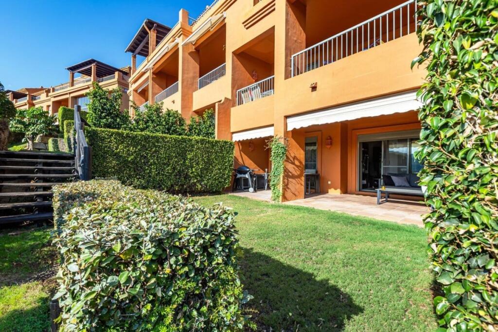 Apartamento de 2 dormitorios en Benahavís, Spain No. 190850