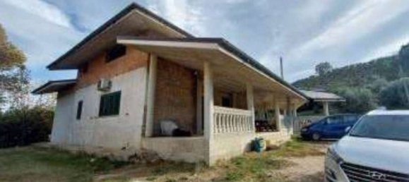 4 bedrooms Apartment in Loreto Aprutino, Italy No. 376909 6