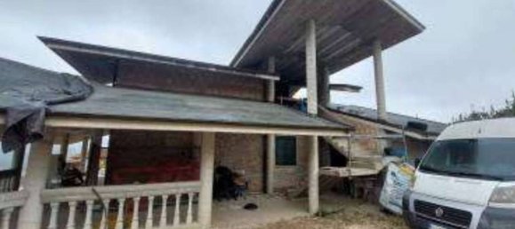 4 bedrooms Apartment in Loreto Aprutino, Italy No. 376909 7